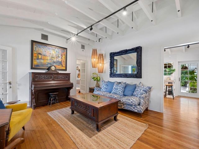 Home for rent at 302 NW 16th Street - photo 6798627