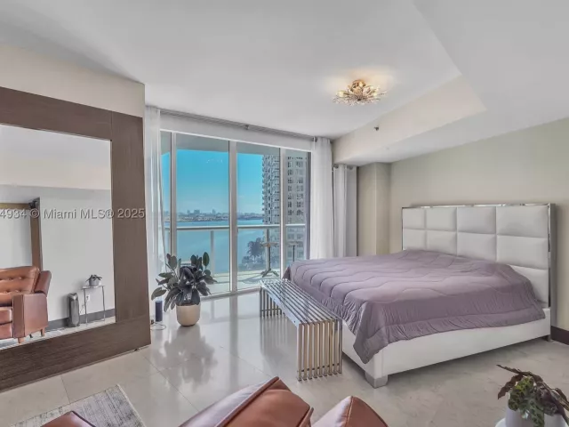 3-bedroom condo for sale in Miami - 465 Brickell Ave 1001 - MondialRealty