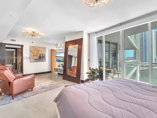 3-bedroom condo for sale in Miami - 465 Brickell Ave 1001 - MondialRealty