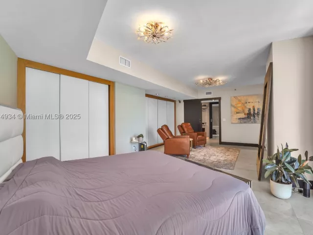 3-bedroom condo for sale in Miami - 465 Brickell Ave 1001 - MondialRealty