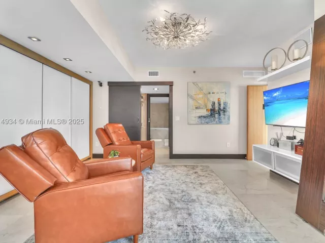 3-bedroom condo for sale in Miami - 465 Brickell Ave 1001 - MondialRealty