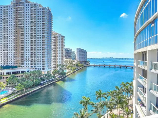 3-bedroom condo for sale in Miami - 465 Brickell Ave 1001 - MondialRealty