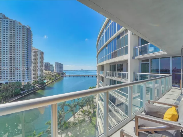 3-bedroom condo for sale in Miami - 465 Brickell Ave 1001 - MondialRealty
