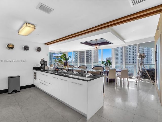 Apartment for sale  Unit #1001 - photo 6792682