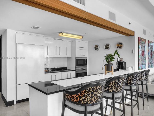 Apartment for sale  Unit #1001 - photo 6792686