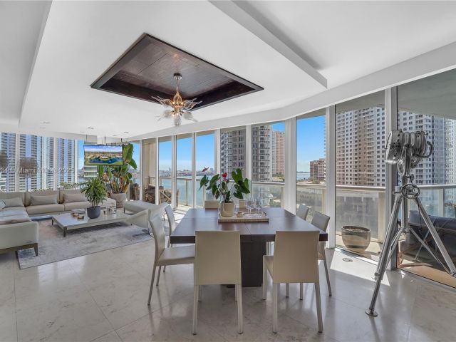 Apartment for sale  Unit #1001 - photo 6792692