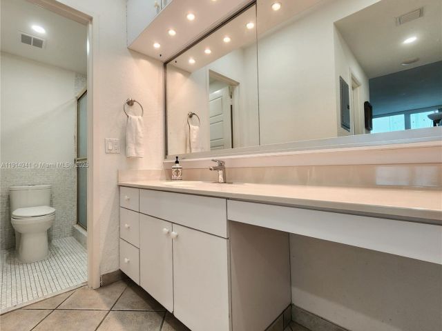 Apartment for sale  Unit #1202 - photo 6792580