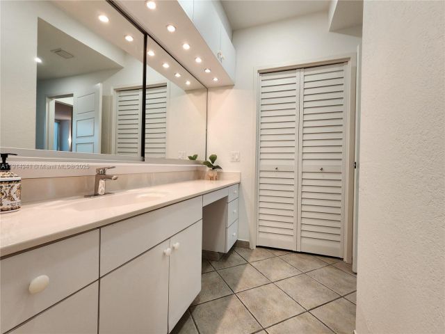 Apartment for sale  Unit #1202 - photo 6792581