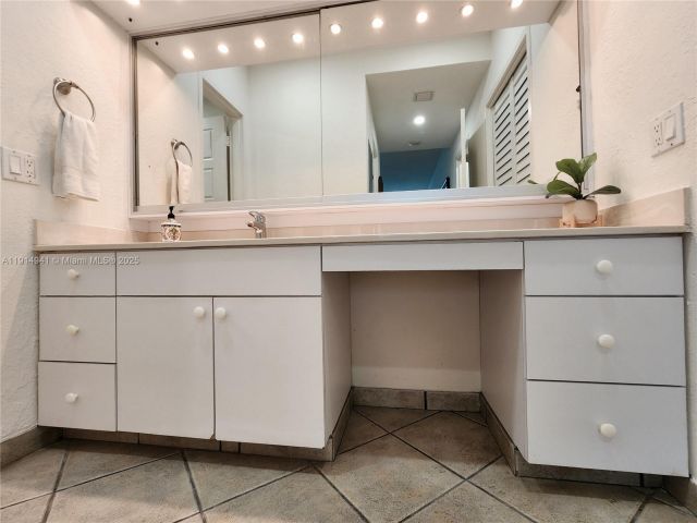 Apartment for sale  Unit #1202 - photo 6792582