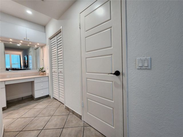 Apartment for sale  Unit #1202 - photo 6792583