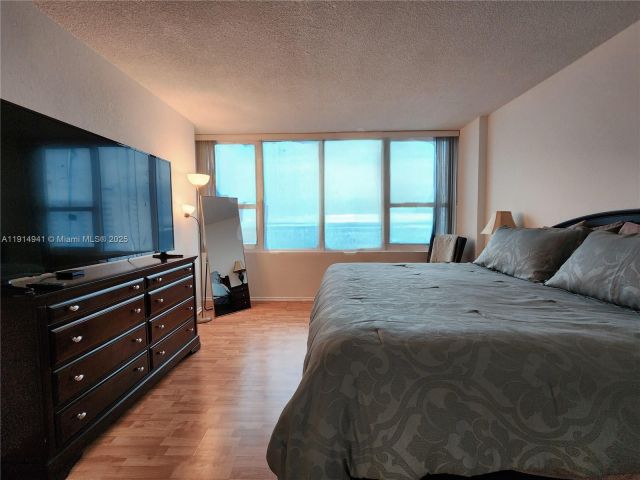 Apartment for sale  Unit #1202 - photo 6792585