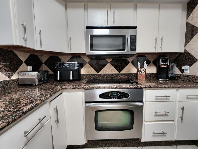 Apartment for sale  Unit #1202 - photo 6792586