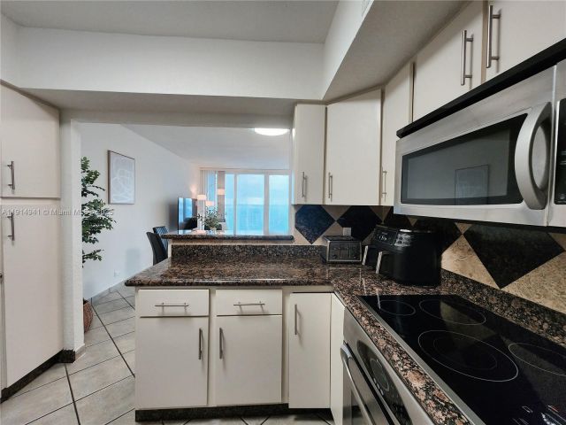 Apartment for sale  Unit #1202 - photo 6792587