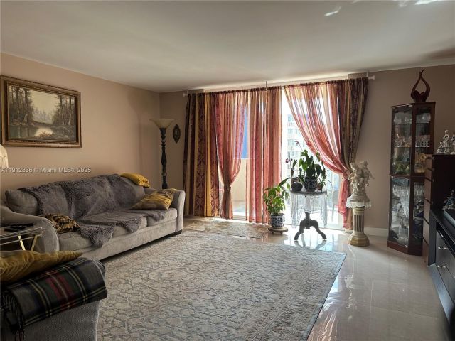 1-bedroom condo for sale in Hallandale Beach - 1865 S Ocean Dr 6H - MondialRealty