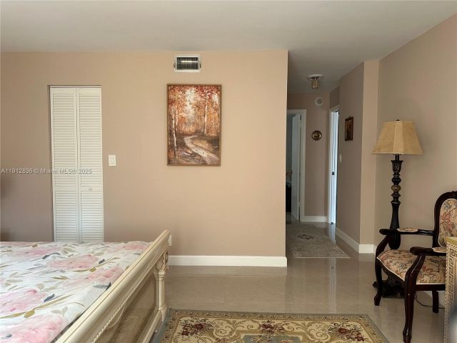 1-bedroom condo for sale in Hallandale Beach - 1865 S Ocean Dr 6H - MondialRealty
