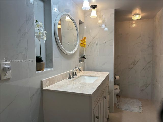 1-bedroom condo for sale in Hallandale Beach - 1865 S Ocean Dr 6H - MondialRealty