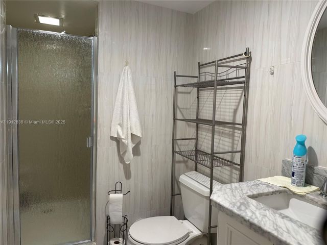 1-bedroom condo for sale in Hallandale Beach - 1865 S Ocean Dr 6H - MondialRealty