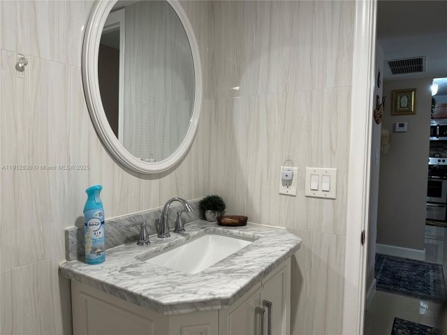 1-bedroom condo for sale in Hallandale Beach - 1865 S Ocean Dr 6H - MondialRealty