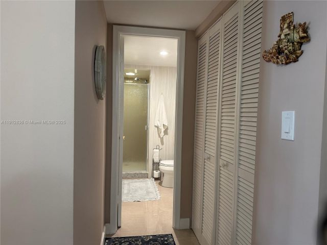1-bedroom condo for sale in Hallandale Beach - 1865 S Ocean Dr 6H - MondialRealty