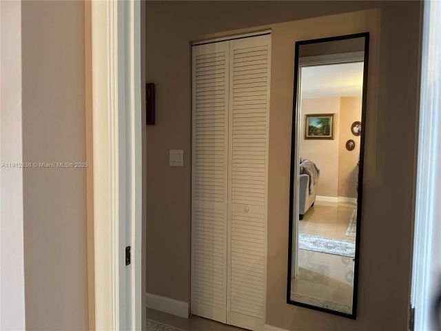 1-bedroom condo for sale in Hallandale Beach - 1865 S Ocean Dr 6H - MondialRealty