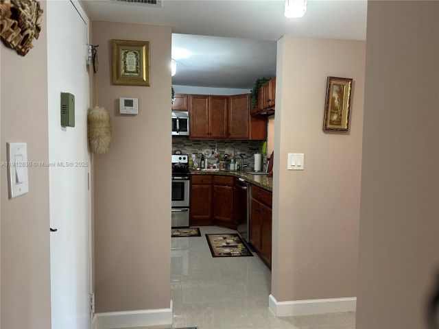 1-bedroom condo for sale in Hallandale Beach - 1865 S Ocean Dr 6H - MondialRealty