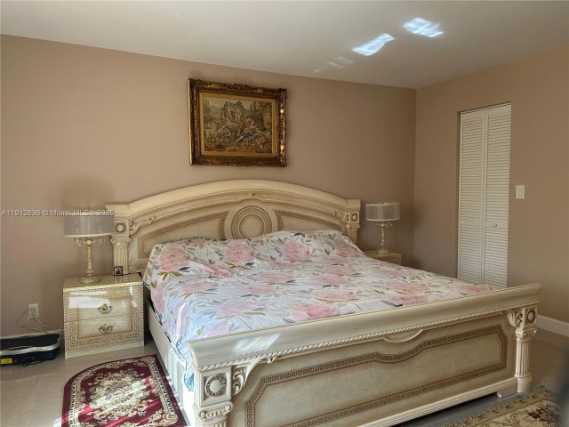 1-bedroom condo for sale in Hallandale Beach - 1865 S Ocean Dr 6H - MondialRealty