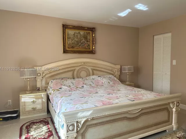 1-bedroom condo for sale in Hallandale Beach - 1865 S Ocean Dr 6H - MondialRealty