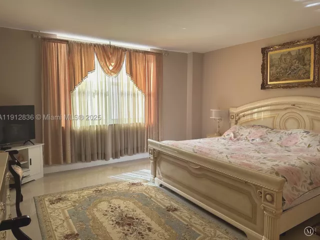 1-bedroom condo for sale in Hallandale Beach - 1865 S Ocean Dr 6H - MondialRealty