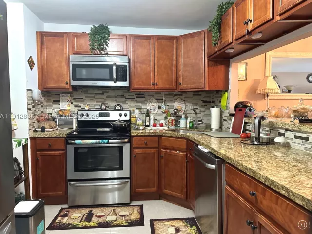 1-bedroom condo for sale in Hallandale Beach - 1865 S Ocean Dr 6H - MondialRealty