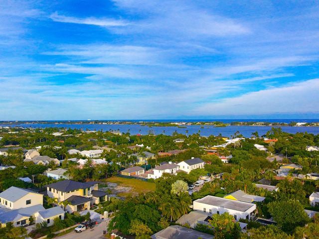 Home for sale at 7614 S Olive Avenue - photo 6808531