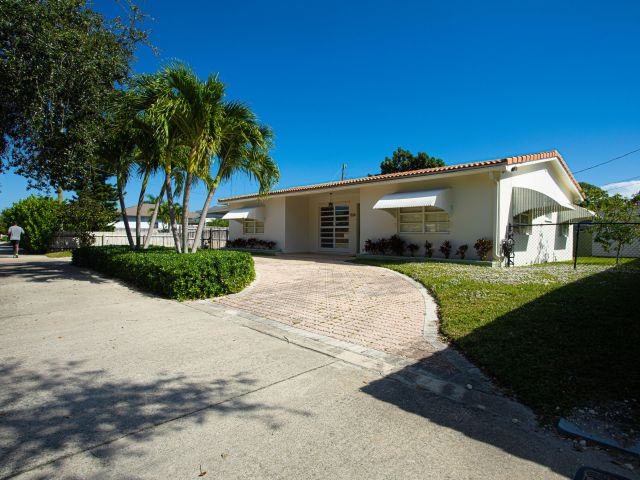 Home for sale at 7614 S Olive Avenue - photo 6808542