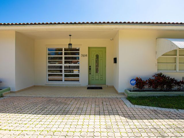 Home for sale at 7614 S Olive Avenue - photo 6808544