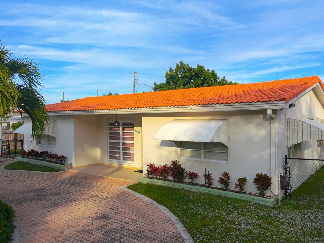 Home for sale at 7614 S Olive Avenue - photo 6808546