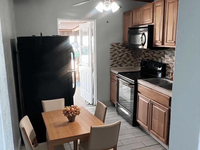 Home for rent at 1121 NW 140 Terrace - photo 6799463