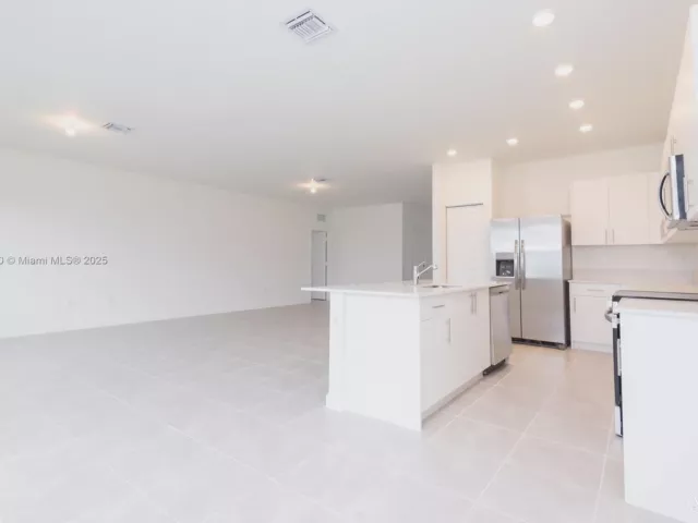 5-bedroom home for rent in Homestead - 2636 SE 8th Ct - MondialRealty