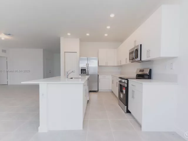 5-bedroom home for rent in Homestead - 2636 SE 8th Ct - MondialRealty