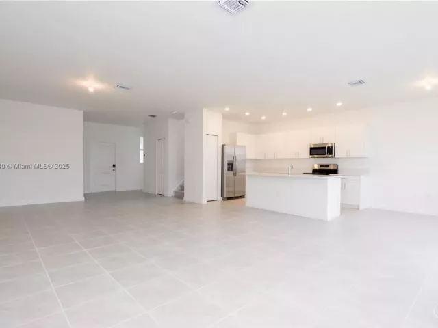 5-bedroom home for rent in Homestead - 2636 SE 8th Ct - MondialRealty