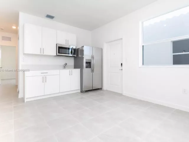 5-bedroom home for rent in Homestead - 2636 SE 8th Ct - MondialRealty