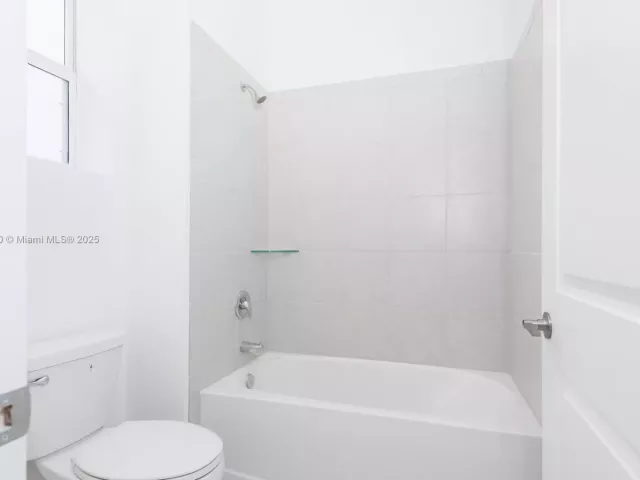 5-bedroom home for rent in Homestead - 2636 SE 8th Ct - MondialRealty