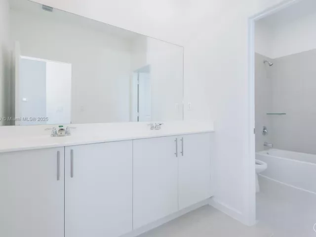 5-bedroom home for rent in Homestead - 2636 SE 8th Ct - MondialRealty