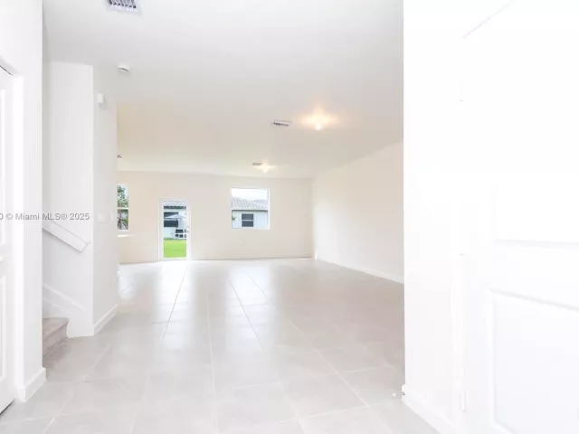 5-bedroom home for rent in Homestead - 2636 SE 8th Ct - MondialRealty