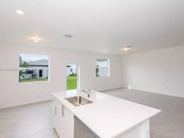 5-bedroom home for rent in Homestead - 2636 SE 8th Ct - MondialRealty