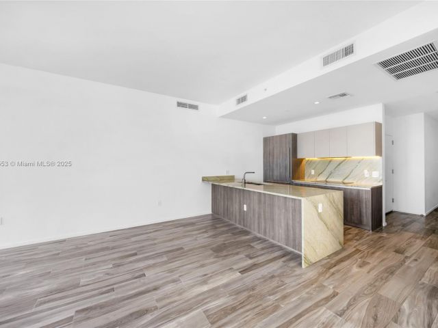 Apartment for rent  Unit #5204 - photo 6794894