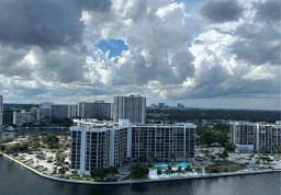 Apartment #1823 at The Hallmark of Hollywood