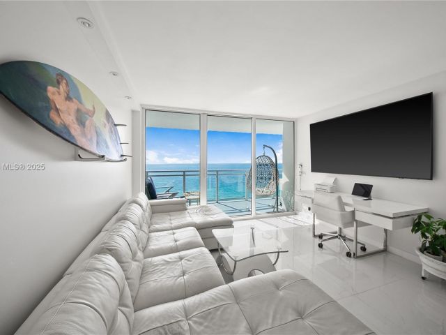 1-bedroom condo for rent in Hallandale Beach - 2030 S Ocean Dr 1716 - MondialRealty