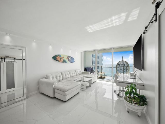 1-bedroom condo for rent in Hallandale Beach - 2030 S Ocean Dr 1716 - MondialRealty