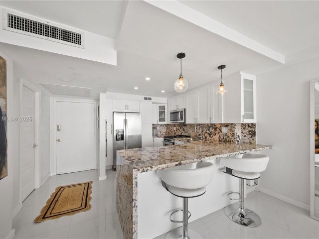 1-bedroom condo for rent in Hallandale Beach - 2030 S Ocean Dr 1716 - MondialRealty