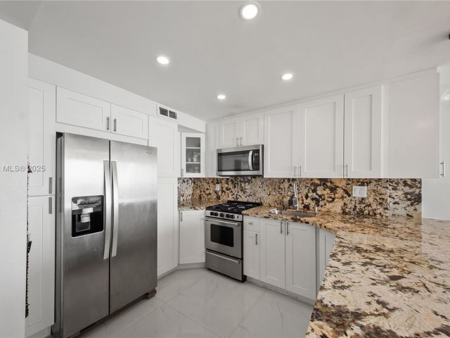 1-bedroom condo for rent in Hallandale Beach - 2030 S Ocean Dr 1716 - MondialRealty