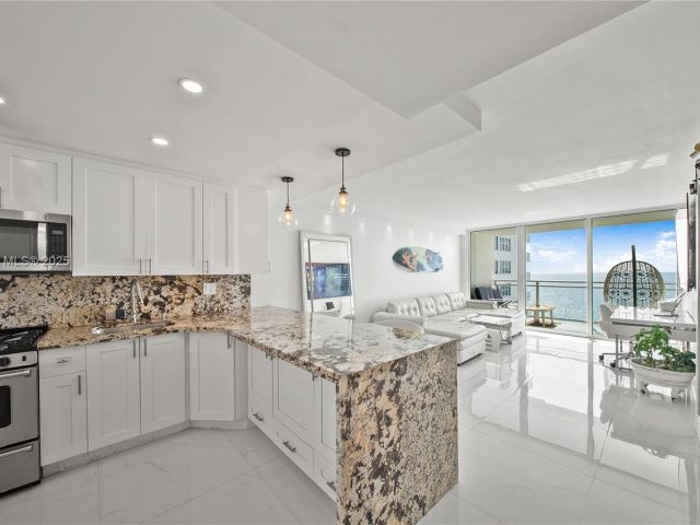 1-bedroom condo for rent in Hallandale Beach - 2030 S Ocean Dr 1716 - MondialRealty