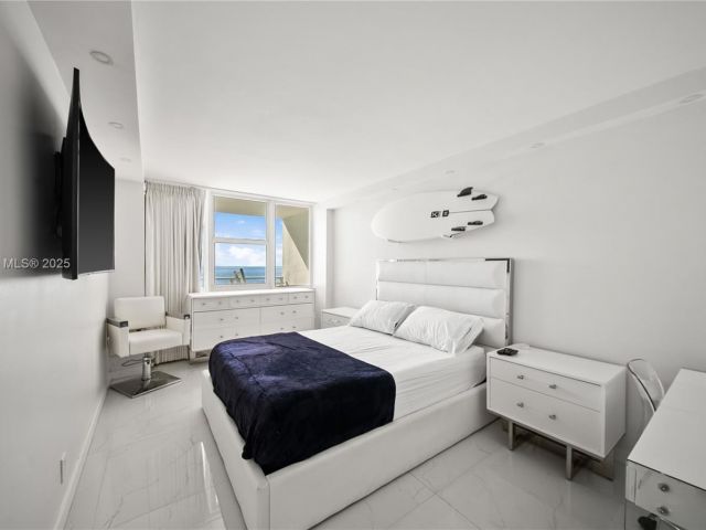 1-bedroom condo for rent in Hallandale Beach - 2030 S Ocean Dr 1716 - MondialRealty